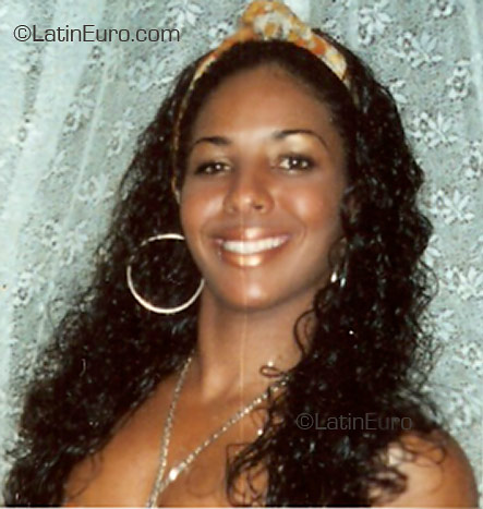 Date this good-looking Brazil girl Vald from Salvador B1911