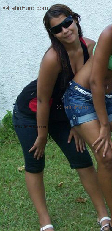 Date this sultry Brazil girl Sheyline from Rio de Janeiro B1923