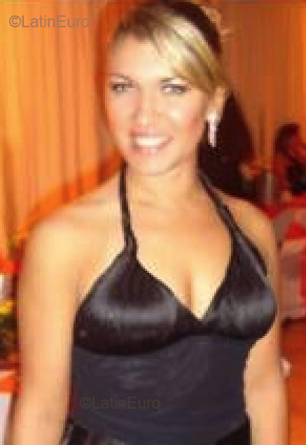 Date this hard body Brazil girl Vanize- from Porto Alegre B1930