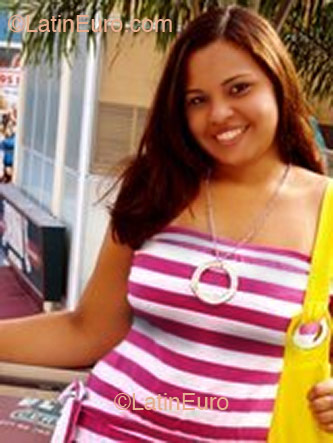 Date this funny Brazil girl Caroline from Rio de Janeiro B1937