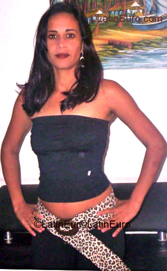 Date this tall Brazil girl Pollyana from Belo Horizonte B2005