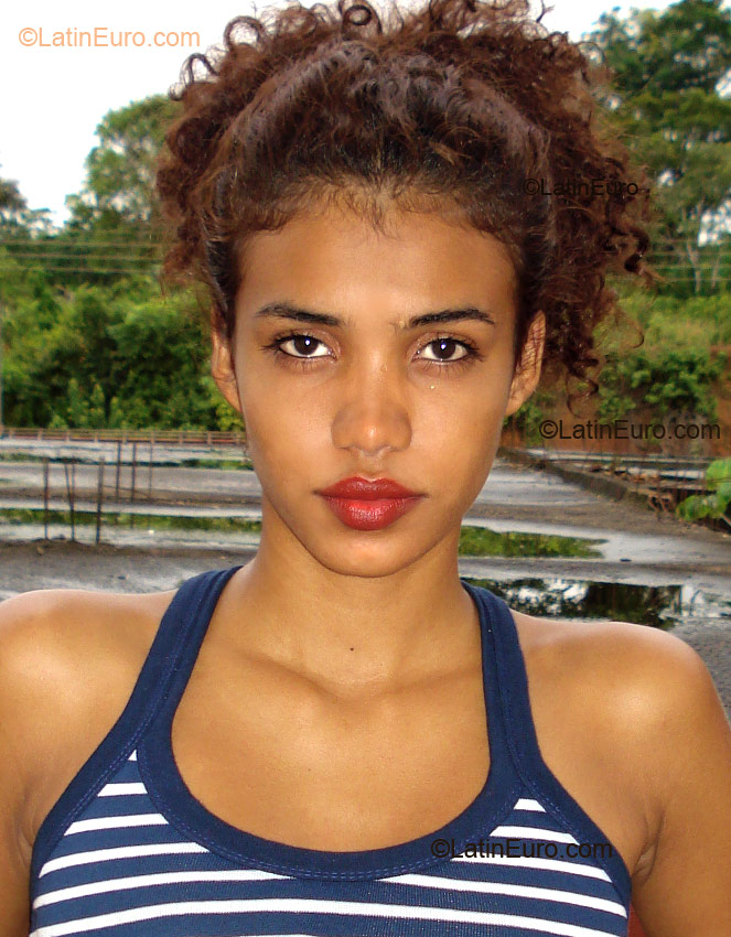 Date this athletic Brazil girl Anaoj from Manaus B2025