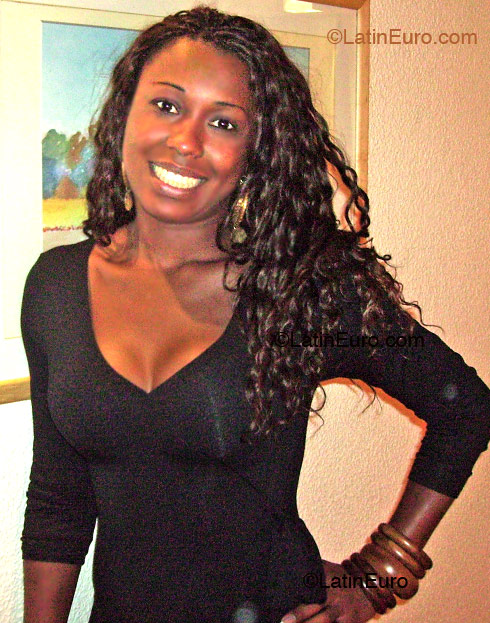 Date this voluptuous Brazil girl Fabiana from Sao Paulo B2040