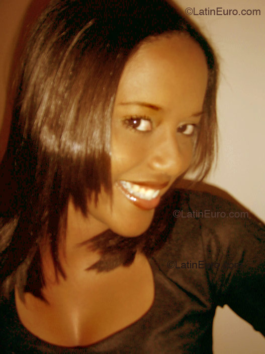 Date this attractive Brazil girl Taina from Serra B2057