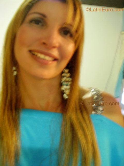 Date this good-looking Brazil girl Dilaney from  B2063