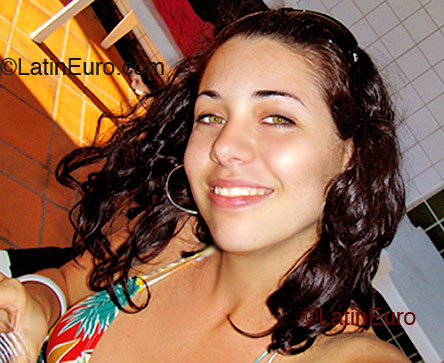 Date this stunning Brazil girl Robertinha from Vitoria B2074