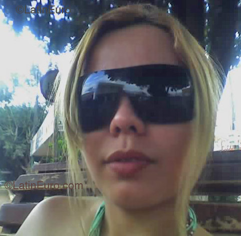 Date this charming Brazil girl Kelly from  B2200