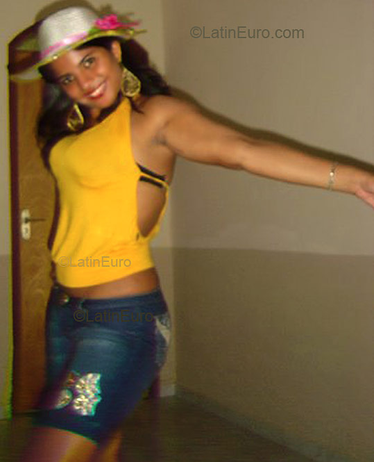 Date this hard body Brazil girl Osvania from  B2260