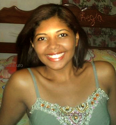 Date this beautiful Brazil girl Charlene from COQUEIRO B2276