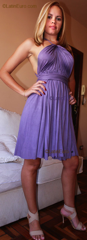 Date this nice looking Brazil girl Janaina from RIO DE JANEIRO B2290
