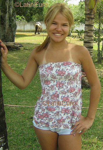 Date this cute Brazil girl Patricia from RIO DE JANEIRO B2301