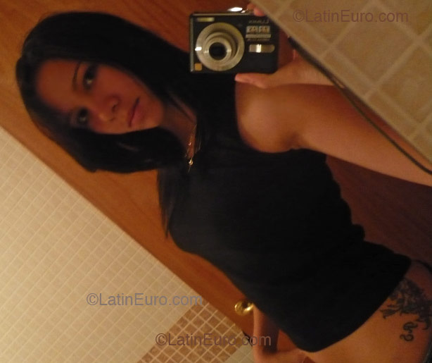 Date this sensual Brazil girl Roberta from  B2357