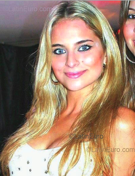 Date this happy Brazil girl Kethy from Curitiba B2387