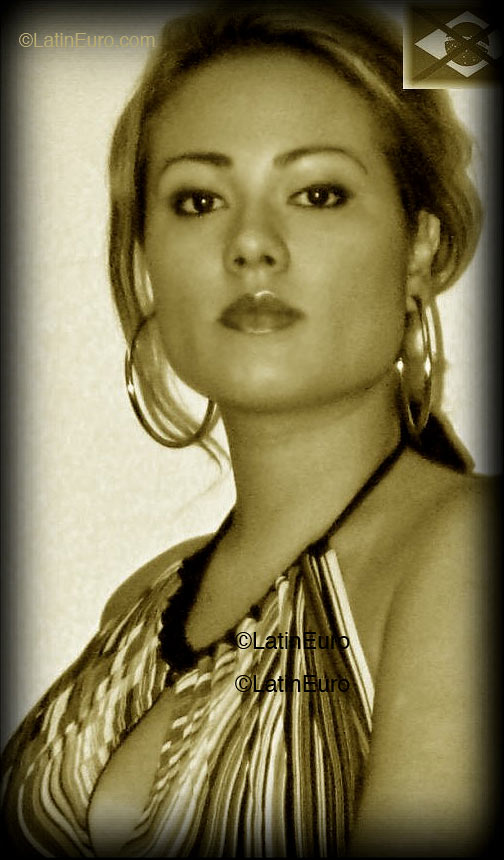 Date this charming Brazil girl Carolina from Santos B1596