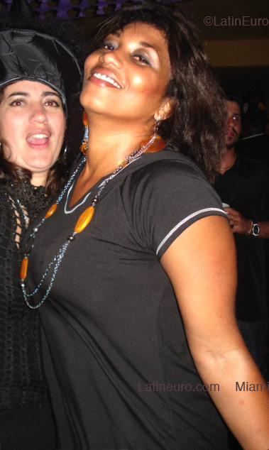 Date this tall Brazil girl Adriana from Macae B2523