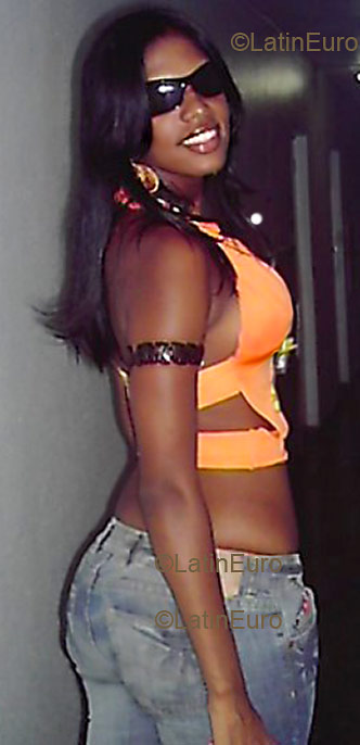 Date this hard body Brazil girl Steffane from NITEROI B2574