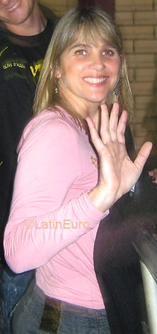 Date this good-looking Brazil girl Kary from SOMBRIO B2581