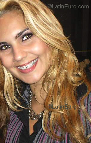 Date this nice looking Brazil girl Monalisa from CAMPINA GRANDE B2584