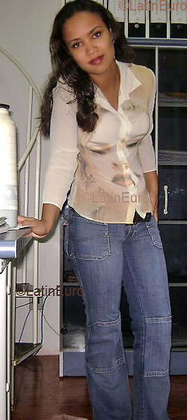 Date this fun Brazil girl Francilene from CACADOR B2722