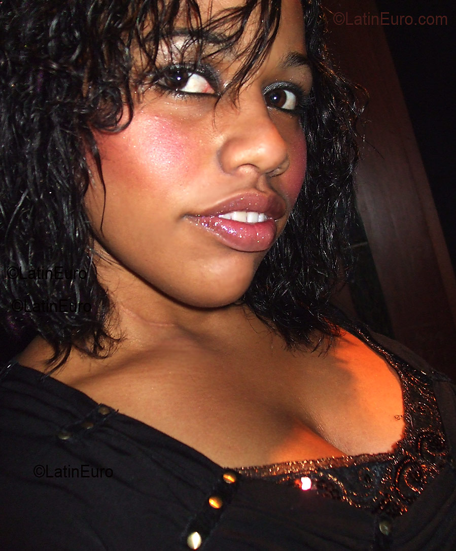 Date this sultry Spain girl Viviane from  B2745