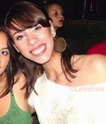 Date this charming Brazil girl Tais from CURITIBA B2910