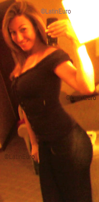 Date this sensual Brazil girl Rachel from  B3006