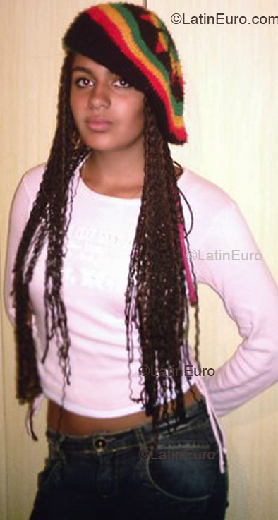Date this sensual Brazil girl Bruna from CURITIBA B3017