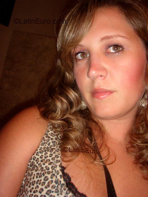 Date this attractive Brazil girl Driele from INDAIATUBA B3070