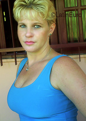 Date this foxy Brazil girl Iedda from CACHOEIRO DE ITAPEMIRIM B3075