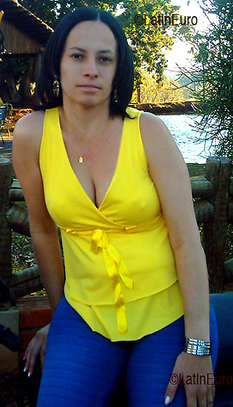 Date this athletic Brazil girl Cristiane from GOIATUBA B3099