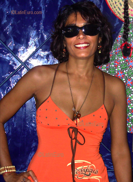 Date this nice looking Brazil girl Magali from SALVADOR B3149