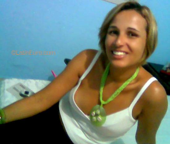 Date this delightful Brazil girl Giselle from MACEIO B3150