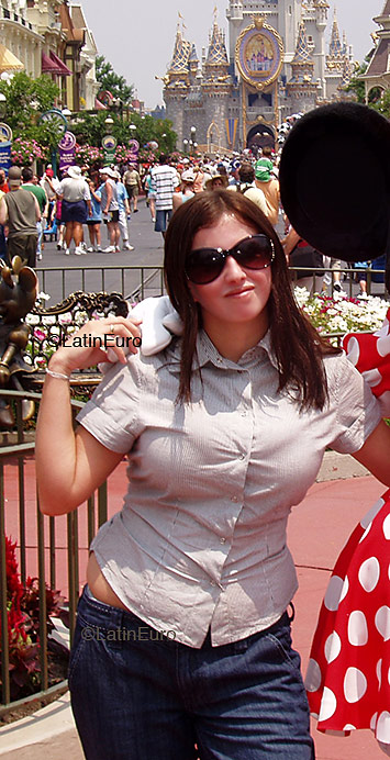 Date this happy Brazil girl Tiane from SAO PAULO B3227