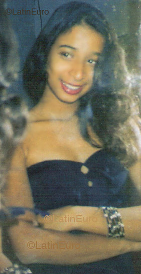 Date this charming Brazil girl Carla from LAURO DE FREITAS B3228