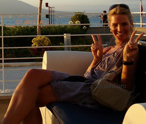 Date this stunning Brazil girl Amanda from BLUMENAU B3231