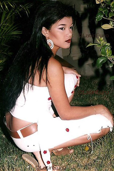 Date this georgeous Brazil girl Kelma from CURITIBA B3370