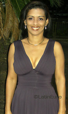 Date this happy Brazil girl Eliene from ILHEUS B3474