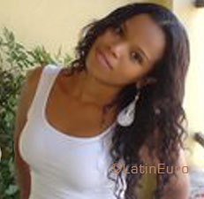 Date this charming Brazil girl Giovana from UBERABA B3489
