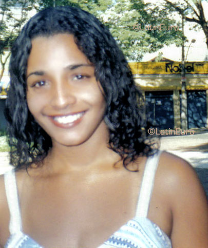 Date this charming Brazil girl Quecia from RIO DE JANEIRO B3504