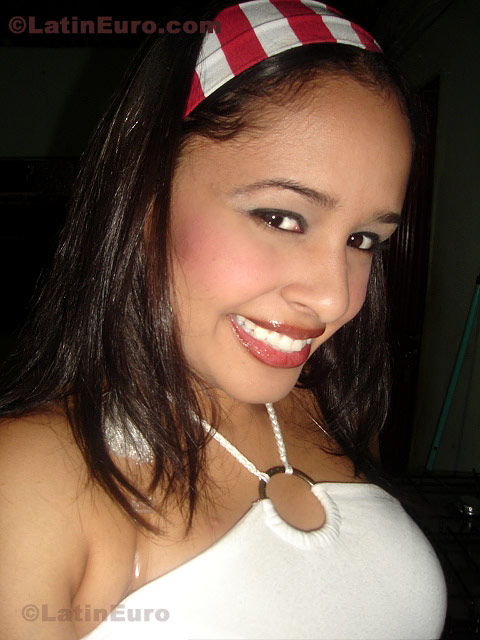 Date this sultry Brazil girl Erica from Curitiba B358