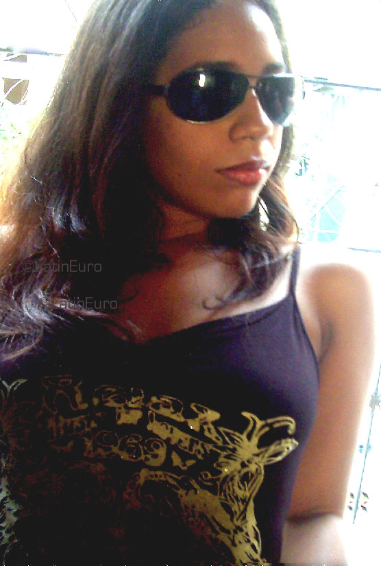 Date this stunning Brazil girl Fernanda- from SALVADOR B3591