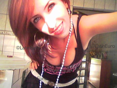 Date this nice looking Brazil girl Cristiane from SAO PAULO B3627