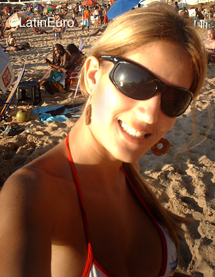 Date this hard body Brazil girl Fernanda from BARUERI B3683