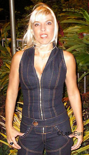 Date this voluptuous Brazil girl Luciane from BAGE B3701