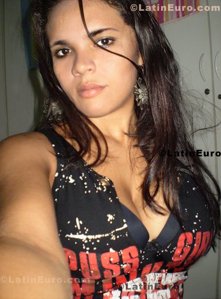 Date this lovely Brazil girl Cinthia from Fortaleza B371