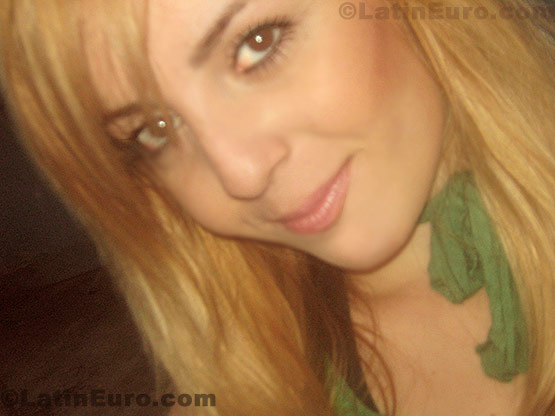 Date this georgeous Brazil girl Kenya from  B384
