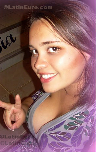 Date this stunning Brazil girl Ana from Belford Roxo B387