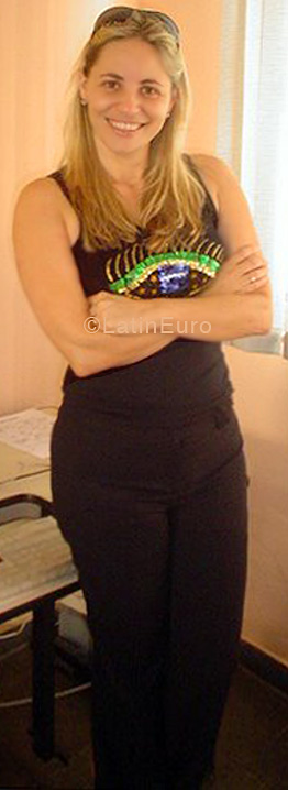 Date this hard body Brazil girl Cleide from CARATINGA B3895