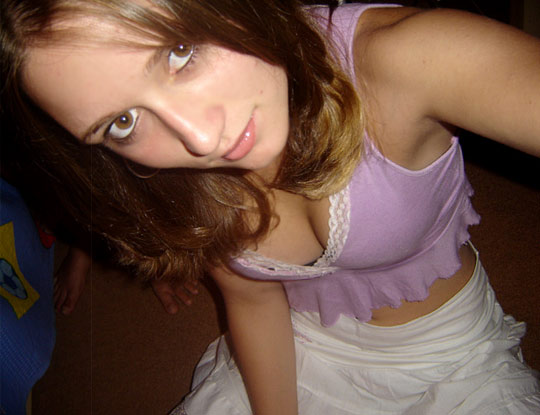 Date this attractive Brazil girl Bianca from JOINVILLE B3928