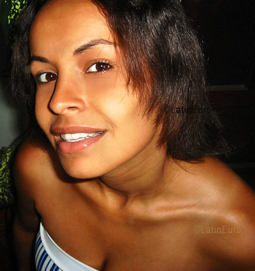 Date this sultry Brazil girl Dannyella from TIETE B3982